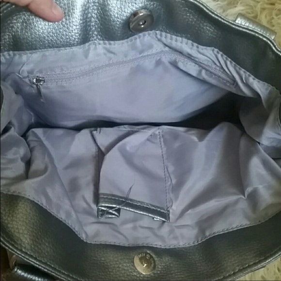 💥Donated💥NWOT Adorable Silver Purse - Picture 3 of 7